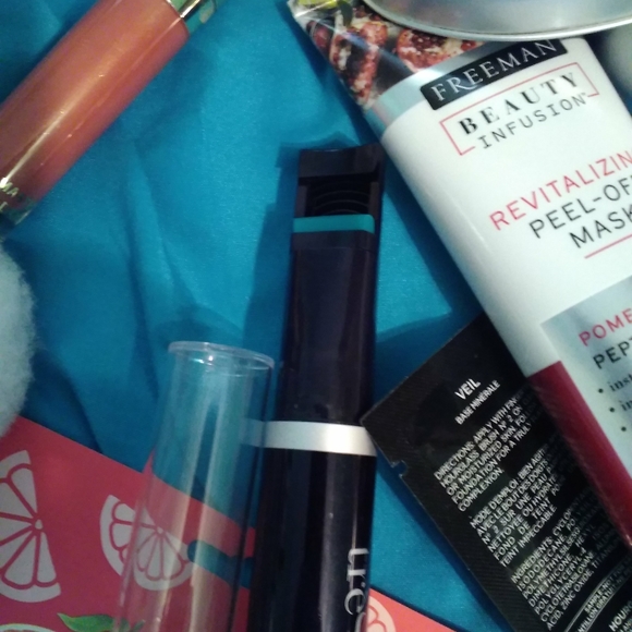 Lot of make up skin care products - Picture 2 of 9